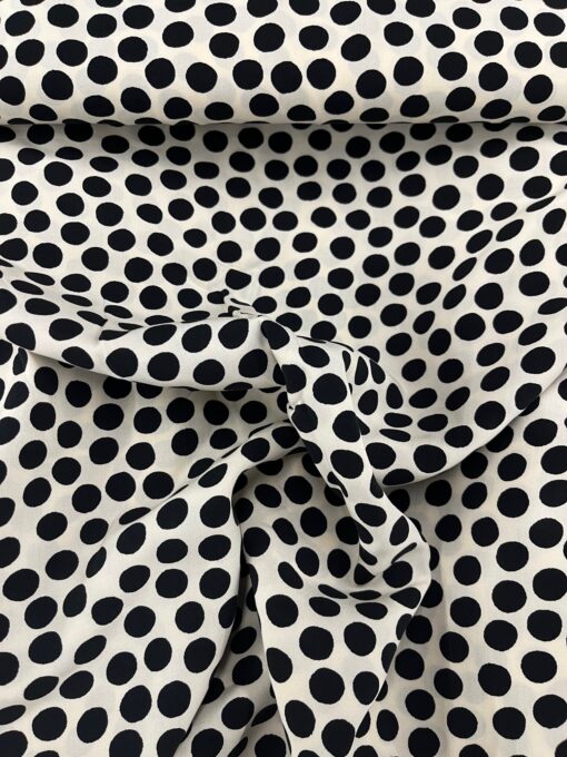 Viskose Dotties auf offwhite